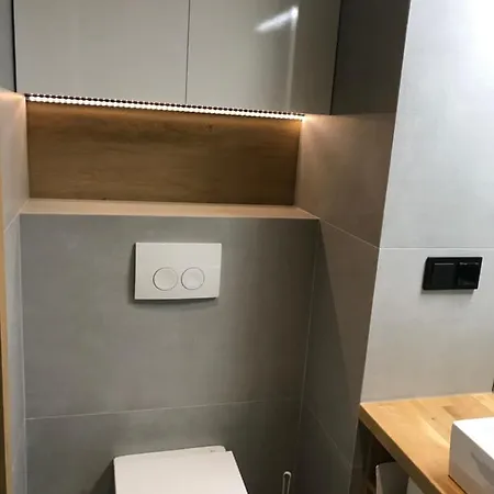 Apartment New Modern Apartment, Top Floor, Great View! Ac, Designer Industrial! Natural Wood!