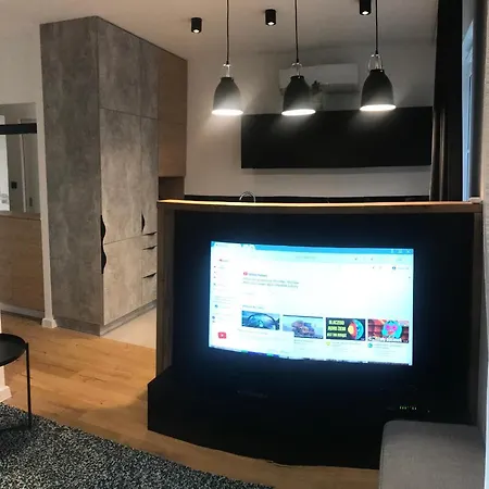 Apartment New Modern Apartment, Top Floor, Great View! Ac, Designer Industrial! Natural Wood!