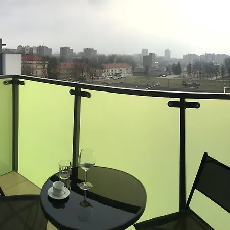 New Modern Apartment, Top Floor, Great View! Ac, Designer Industrial! Natural Wood! *