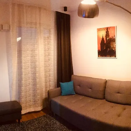 New Modern Apartment, Top Floor, Great View! Ac, Designer Industrial! Natural Wood! *